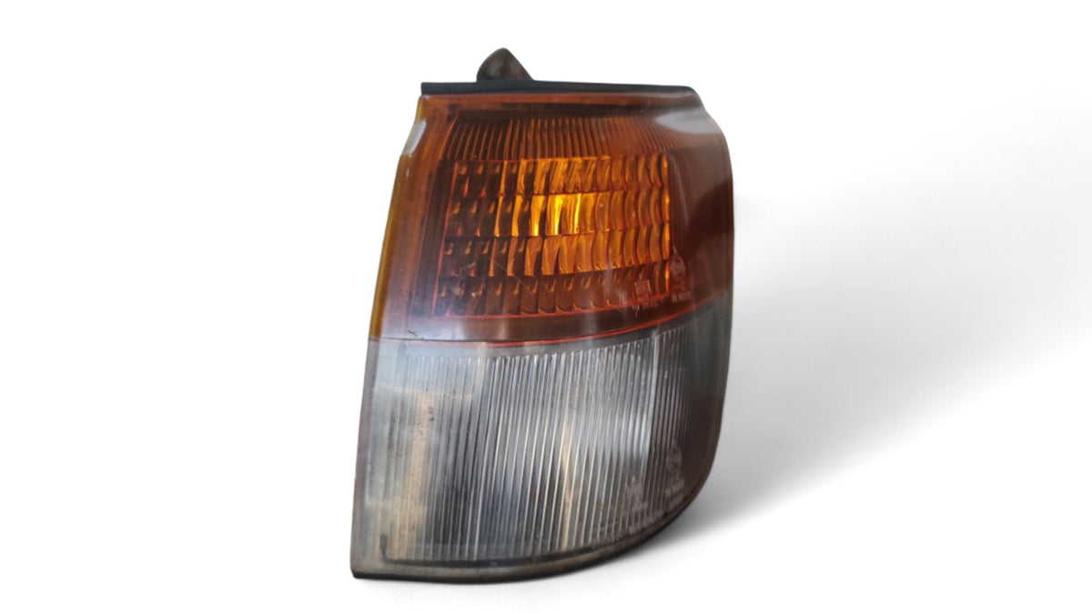 Foco intermitente Izquierdo Mitsubishi Montero
